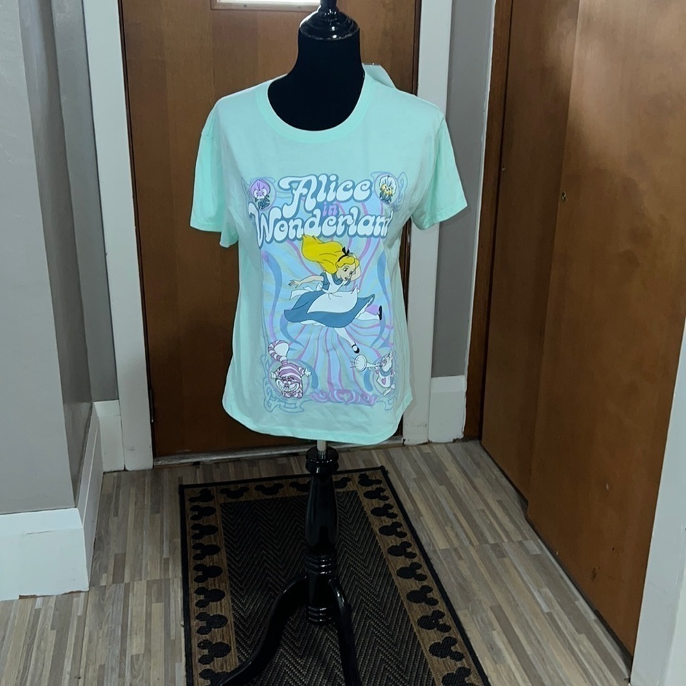 DISNEY Alice in wonderland graphic tee, juniors